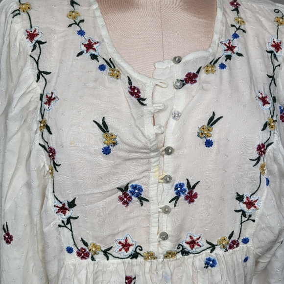 Free People Kiss From a Rose Embroidered Tunic Size Medium - Picture 3 of 9
